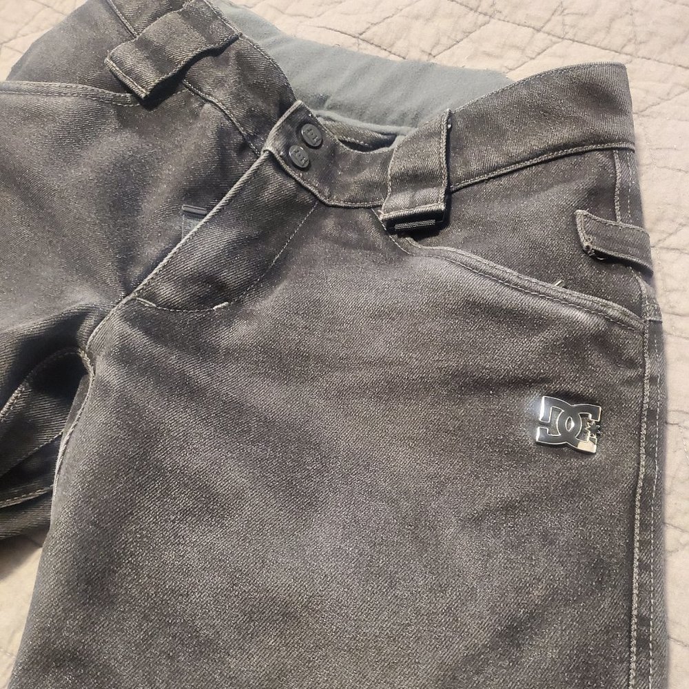DC youth Small snowboard pants